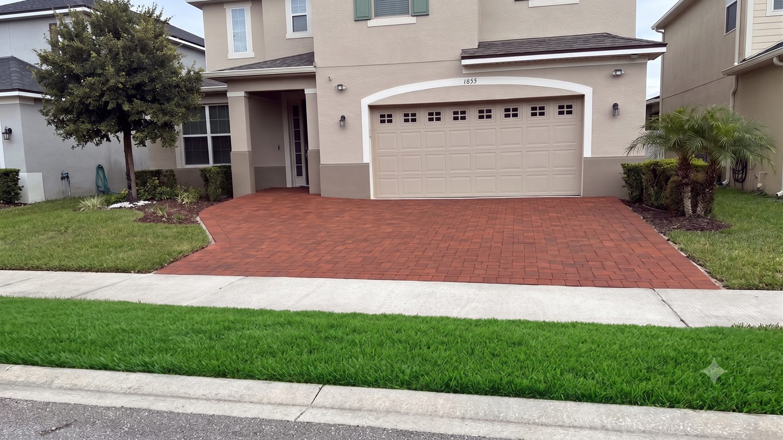 Paver driveway installed by Lakewood Ranch Concrete in the Lakewood Ranch and Bradenton area